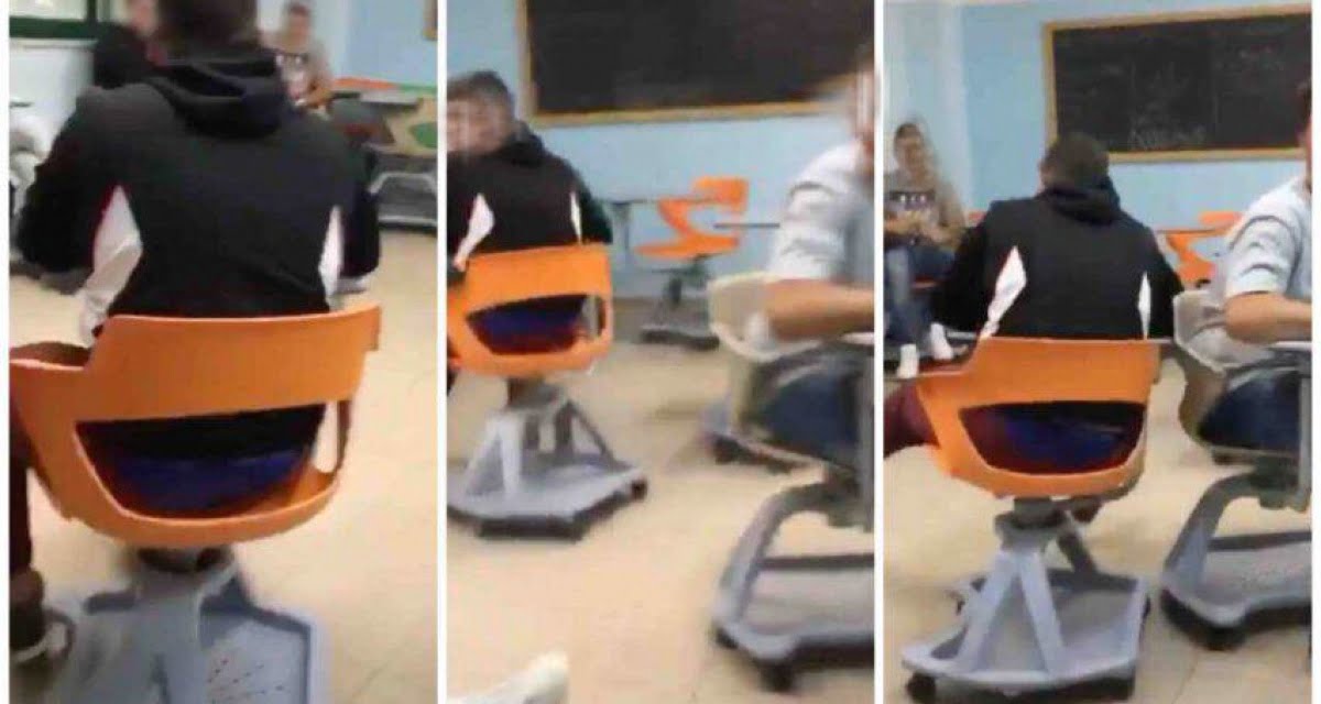 lercionotizie's tweet photo. #ultimora Riscaldamento nelle scuole. Sì ai falò in classe con i banchi a rotelle
https://t.co/NGRMIkL4CX https://t.co/T8TiWxUv3Z