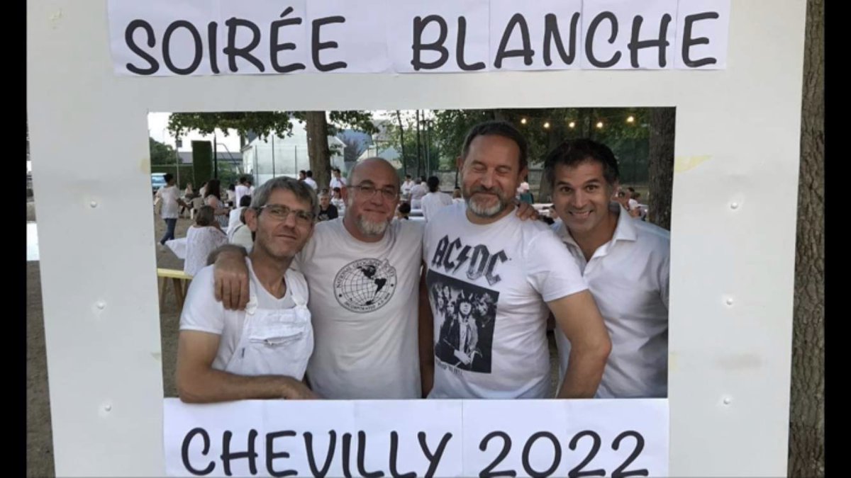 DamienDessables's tweet photo. #chevilly #soireeblanche #concert #lesTroisQuarts #loiret https://t.co/HvTx57VYQp