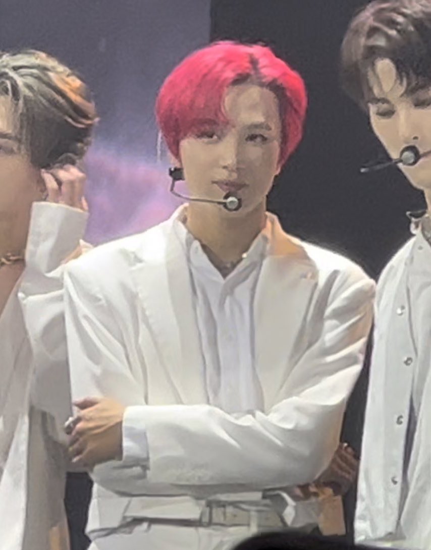 haelovs's tweet photo. LOOK AT HAECHAN OH MY GOD

cr. wernayu_doname https://t.co/sYKNIODG7H