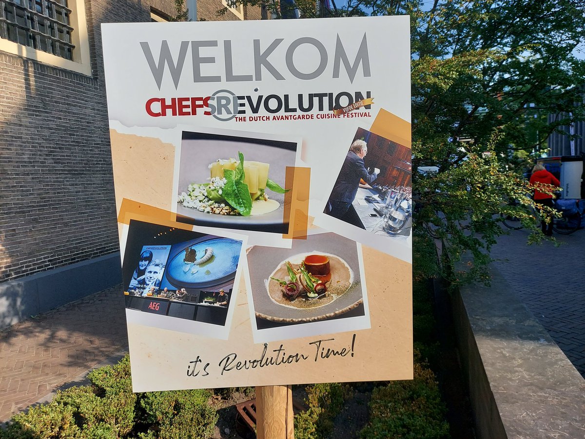 rebadegraaf's tweet photo. Twee dagen dompelen we ons onder in de wereld van de gastronomie tijdens het culinaire festival Chefs(r)evolution met proeverijen, kookwedstrijden en demo's van sterrenchefs #svh #revolutiontime #chefsrevolution #chefs #Librije https://t.co/wrkTXVOdqL