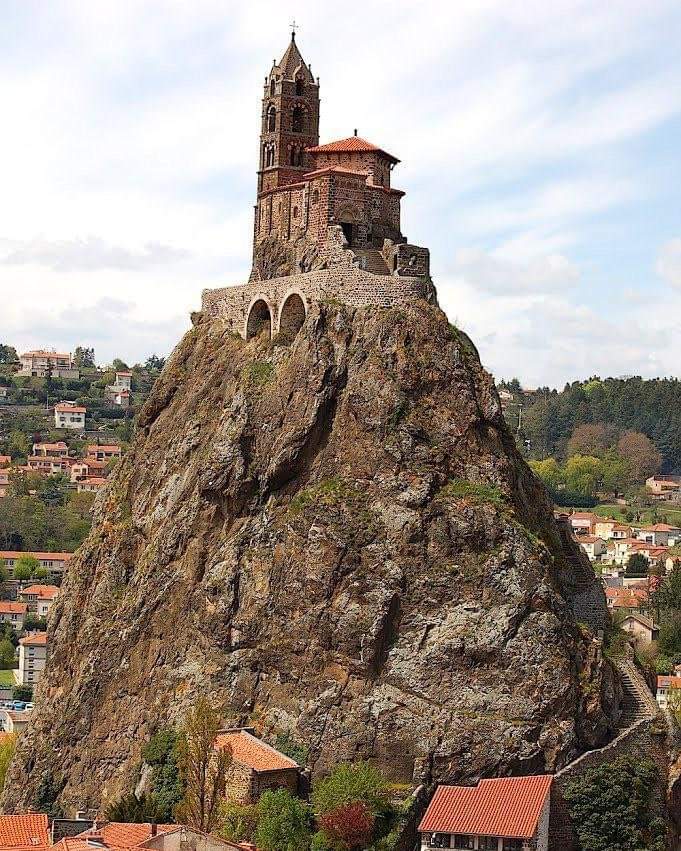 Saint-Michel d'Aiguilhe (St. Michael of the Needle); a chapel in Aiguilhe, near Le Puy-en-Velay, France. 

The chapel is reached by 268 steps carved into the rock. It was built in 969 CE, on a volcanic plug 85m high.

#archaeohistories