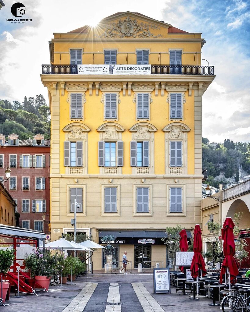 VIEUX-NICE 

Looking east from the beautiful flwer market. 

#adrianaobertophotography #AO_090422 #adrianaobertophotographyinfrance #adrianaobertophotographyinoccitania

#Nice06
#cotedAzurFrance 
#ig_cotedazur 
#ig_france 
#igersfrance 
#bestfrancepics 
#ig_europe 
#ig_europ…