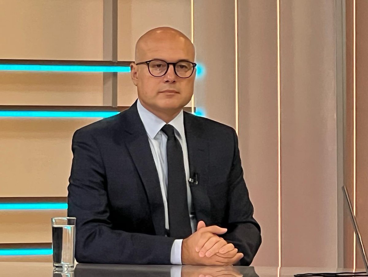 milos_vucevic's tweet photo. О актуелним друштвено политичким темама разговарао сам јутрос са @marijasavicstamenic у јутарњем програму @jutronaprvoj на @prvatelevizija .
#gradnovisad #milosvucevic #prvatv #jutronaprvoj https://t.co/l1LuAxgsNM