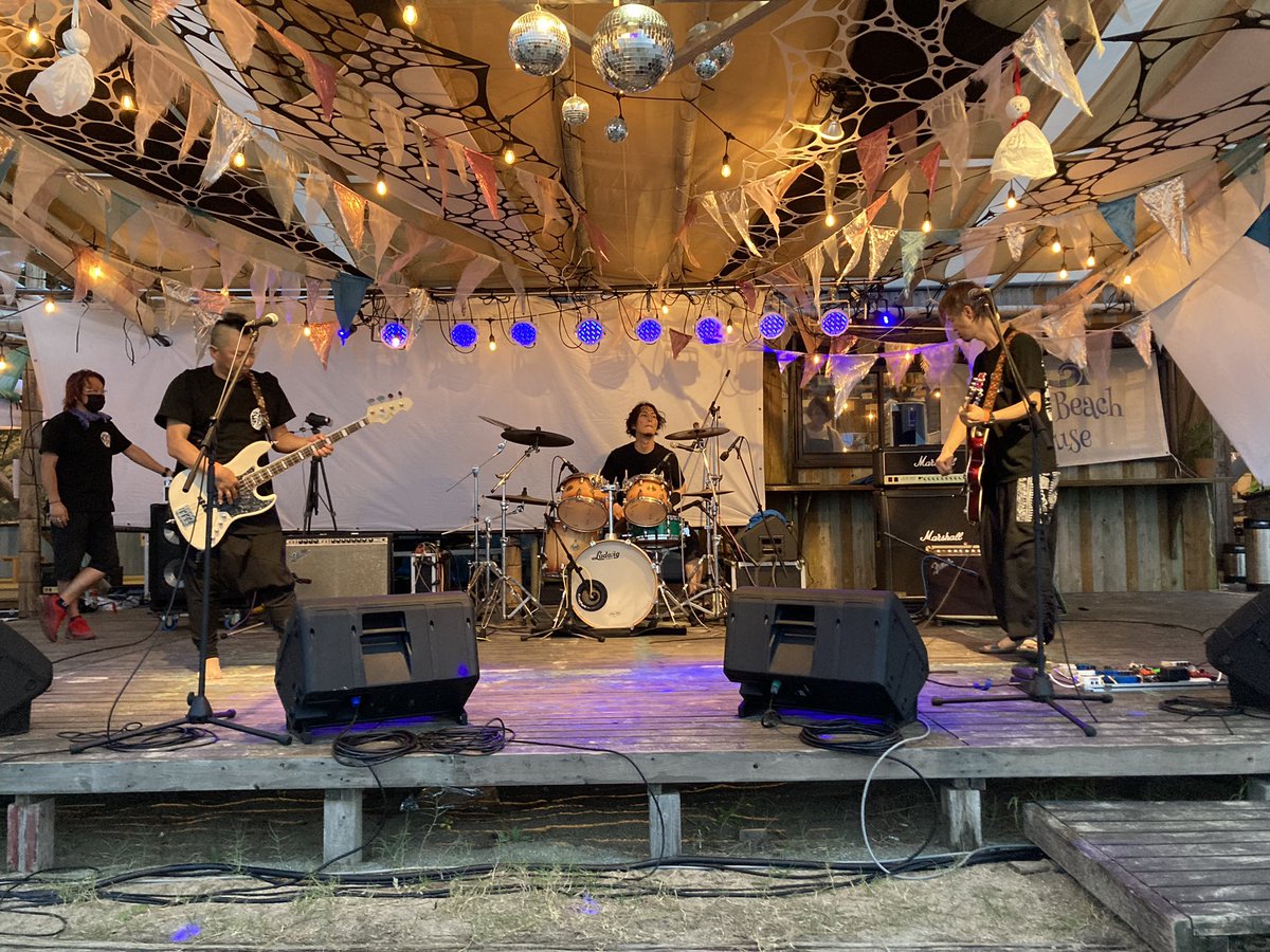 BugGround's tweet image. いい感じの夕暮れになってきました

BUG始まります！