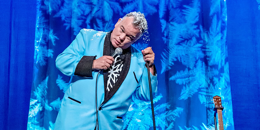 BritishComedy's tweet photo. Stand-up show 'Stewart Lee: Snowflake' is on BBC2 at 10.35pm: https://t.co/pbDboKxY7M https://t.co/k49raRNKYd