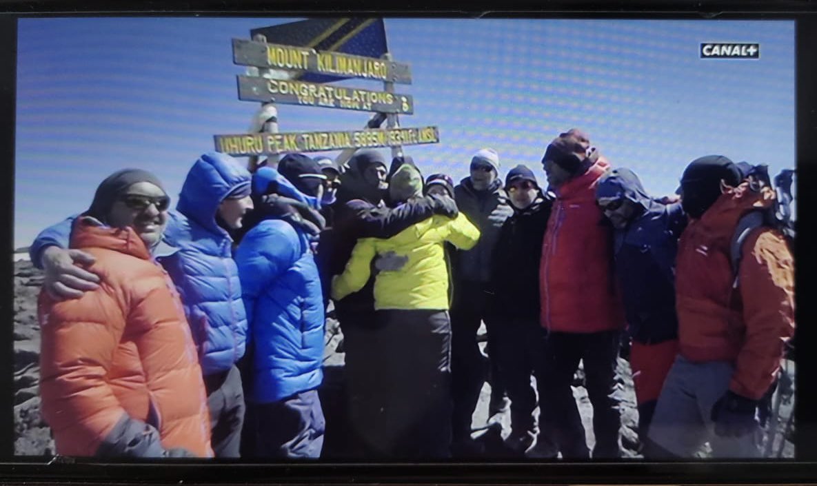RempartMutuelle's tweet photo. Waouh!😍 Nous étions devant notre écran… et vous ?
Merci 🙏@MoralesVaness20, #DavidBerty et tous les autres pour ce moment d’émotions et intense qui transmet tellement de valeurs.
#dépasserseslimites #kilimandjaro #partenaires #mutuelle #sante #sport #toulouse #scleroseenplaques https://t.co/FKahrAKH3A