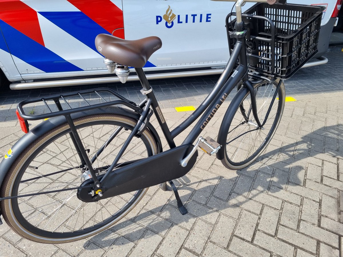 Verdachte aangehouden en in de cel. We willen graag de fiets teruggeven. Vermoedelijk gestolen omgeving station Terwijde. Bent u de eigenaar? Bel svp met spoed 09008844 voor OPCO bureau De Meern of stuur DM.