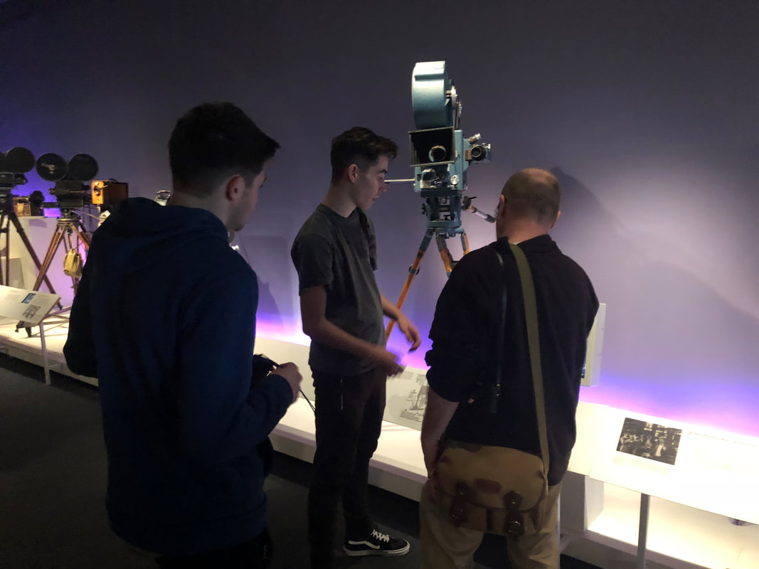 henleycol's tweet photo. We offer Creative Media Production Diplomas in Broadcast Journalism and TV &amp; Film! 📽️

The creative economy is expected to grow 40% by 2030! These courses give you the opportunity to work in TV, film-editing, print &amp; radio.🗞️

Apply via https://t.co/z6aeQfmtxV

#QuestionSeekGrow https://t.co/UuO2wvDWvG