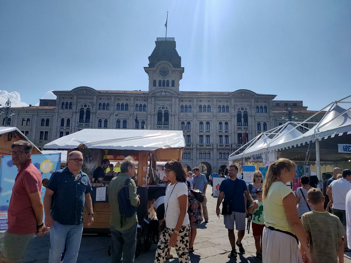 Sun shines on the incredible #makers of <a href="/makertrieste/">Maker Faire Trieste</a> ! See you in piazza Unità until 7 p.m. discovering innovative ideas and inventions! #tsmf #makerfaire 😄💡