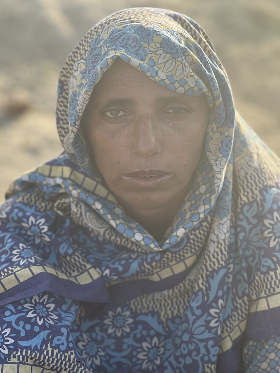 SaimaMohsin's tweet photo. We found an entire neighbourhood fled from #MancharLake to the highway nr #Dadu
Their village flooded in the middle of the night at 3am
After the escape, rescue &amp; exodus
This is the story of how people are living in #PakistanFloods 
TUNE IN @SkyNews today 
https://t.co/LFXjbcDuGd https://t.co/JMygtRorKs