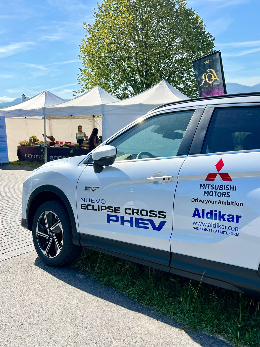 summumgolf's tweet photo. No sabemos si nos gusta más en rojo o en blanco.. 😜

@Mitsubishi_ES #eclipsecross #summum #basozabal https://t.co/rg5ttDgvPo