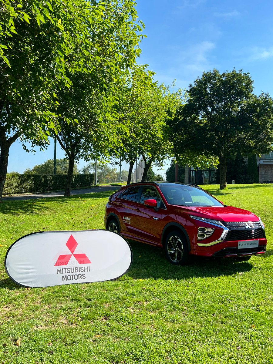 summumgolf's tweet photo. No sabemos si nos gusta más en rojo o en blanco.. 😜

@Mitsubishi_ES #eclipsecross #summum #basozabal https://t.co/rg5ttDgvPo