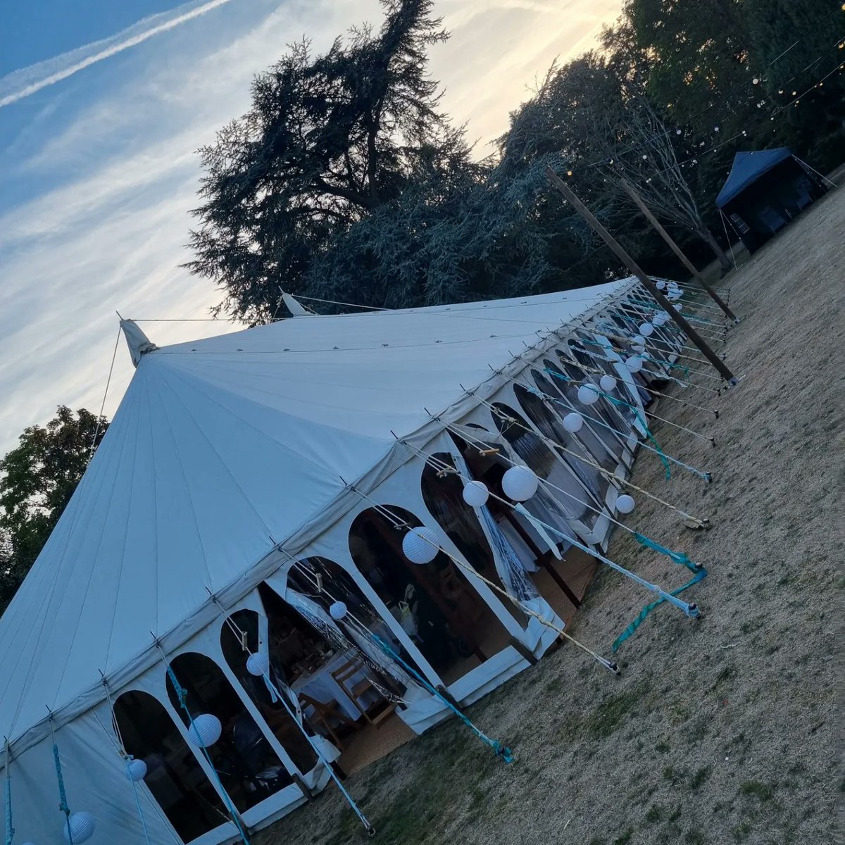 ROBNEALshowman's tweet photo. Congratulations to Kieran &amp; Tabitha on you wedding day 💍 
This was a lovely wedding and a relaxed setting to perform at 
♣️❤️♠️♦️
#closeupmagic #magician #weddingmagic https://t.co/mHIBhkS5nS