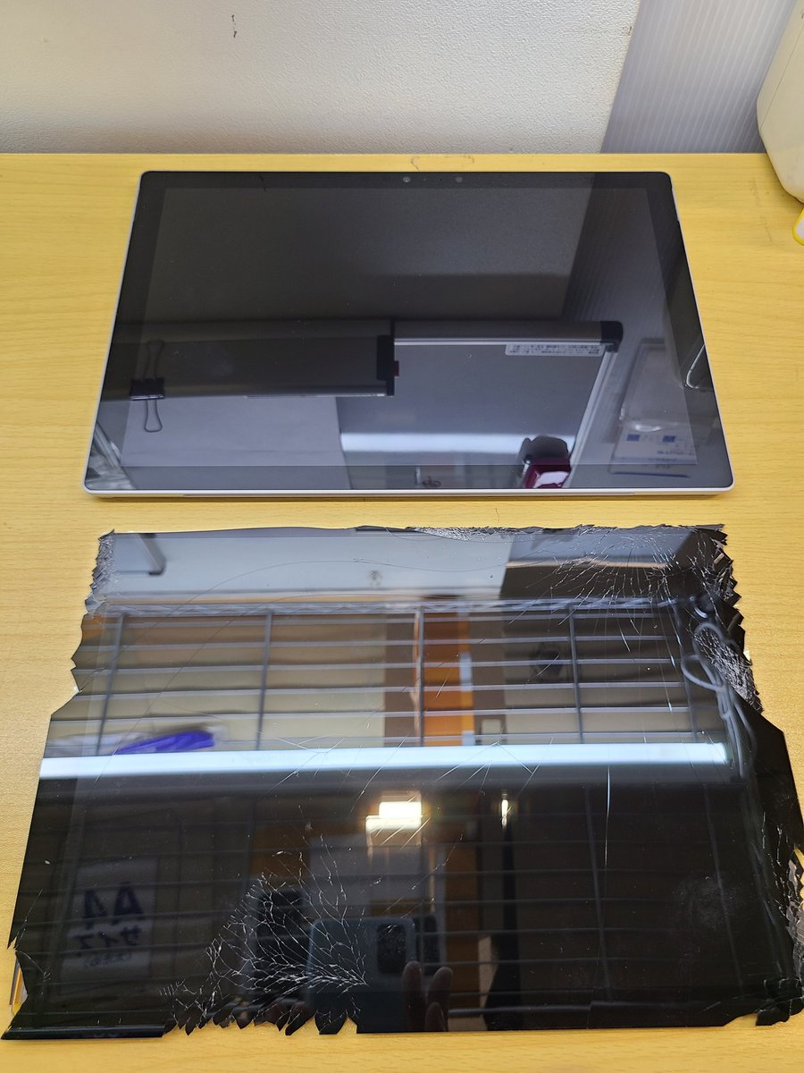 smartmax_repair's tweet image. #SurfacePro5 画面破損の修理依頼でございます🔧
SurfaceProシリーズは外観は似てても、内部構造は細かく違うので、分解時にも注意が必要です。
画面交換が無事に済みまして、修理完了でございます❗