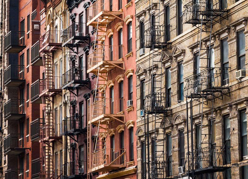 Hola buenas, ¿Por qué en Nueva York sale humo de las alcantarillas?¿Por qué las escaleras de incendio son así?

Vamos a darnos una vuelta por la Gran Manzana

[Abro hilo]