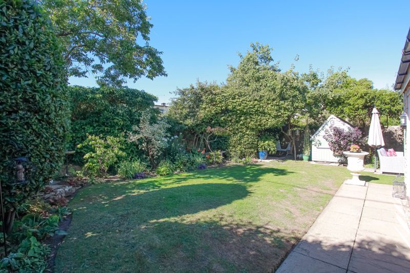 KIDLINGTON, OXFORDSHIRE

Individual detached character property set in the heart of Old Kidlington. 2/3 bedrooms. Secluded gardens. Find out more: bit.ly/TM-KID-CS

#OxfordshireRealEstate #CharacterProperty #OldKidlington