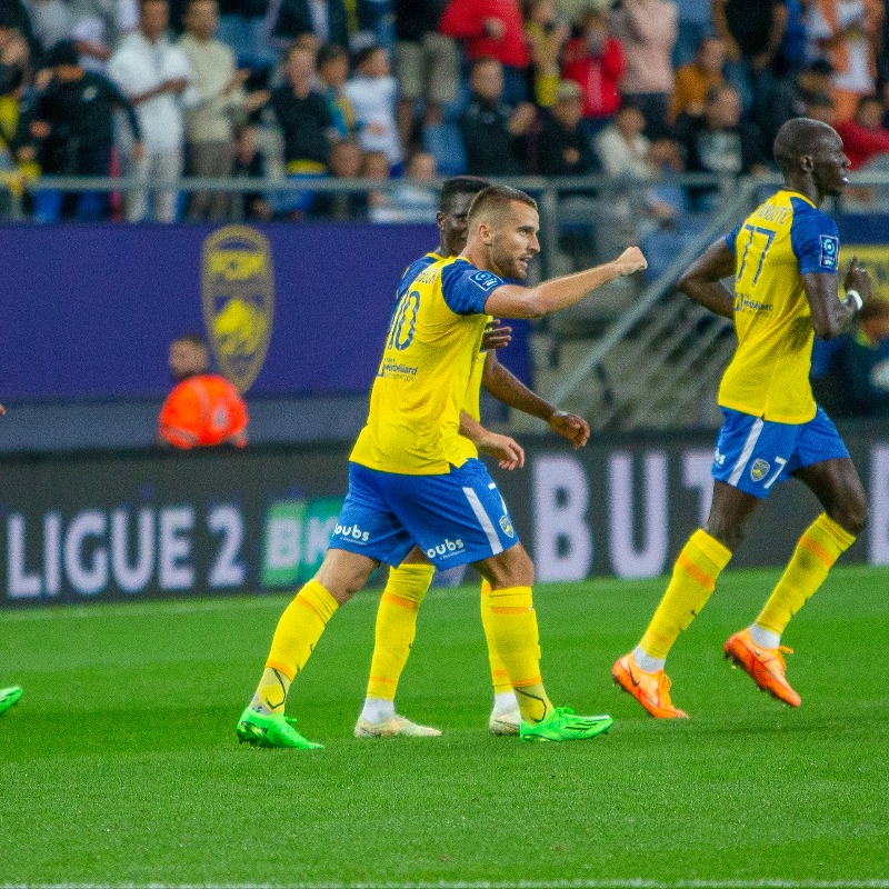 FCSM_officiel's tweet photo. 😍🔥 Un Stade Bonal bouillant avec 9.311 supporters, 4 buts marqués, 4e victoire de suite, 12 buts inscrits sur les 4 derniers matches.
😎 Passez un bon dimanche, résumé disponible ce soir à minuit. #FCSMLAVAL