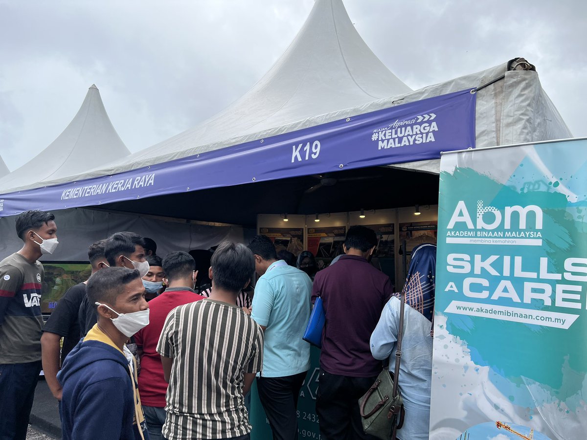 twit_abm's tweet photo. Jelajah Aspirasi Keluarga Malaysia kedah di Pekarangan Stadium Darul Aman, Alor Setar Kedah pada 2-4 September 2022.
Terima Kasih kepada semua yang hadir ke booth Kementerian Kerja Raya πβ¨
#abmutara #aspirasikeluargamalaysia #kedah https://t.co/e5wx7bKao1