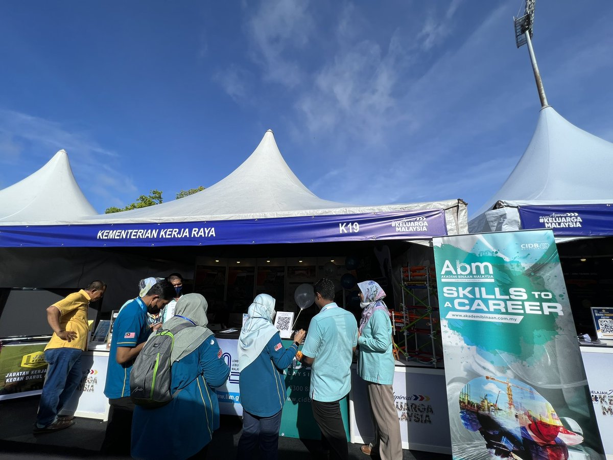 twit_abm's tweet photo. Jelajah Aspirasi Keluarga Malaysia kedah di Pekarangan Stadium Darul Aman, Alor Setar Kedah pada 2-4 September 2022.
Terima Kasih kepada semua yang hadir ke booth Kementerian Kerja Raya πβ¨
#abmutara #aspirasikeluargamalaysia #kedah https://t.co/e5wx7bKao1