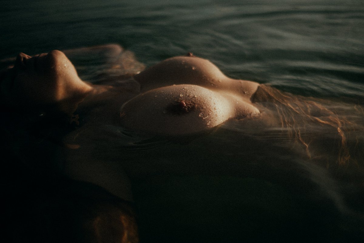 photo_by_ml's tweet photo. ... Anja ...
#perfect #sunlight #fuji #fujifilm #xt3 #23mm14 #tiffen #blackpromist #photography #portrait #details #natural #sensual #curves #beautifullbody #photooftheday #nature https://t.co/9q8kKGmQKt