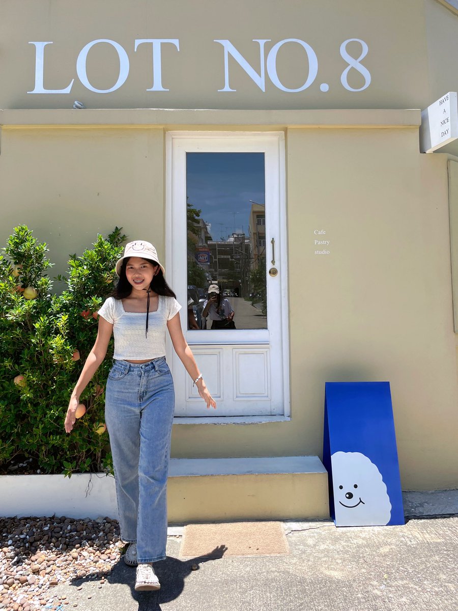 4289ploy's tweet photo. แนะนำใครที่ไปรับปริญญาที่นครปฐม 🎓📸รีวิว  Lot No.8 Cafe 🤍 
ร้านมินิมอลมาก ๆ มุมถ่ายรูปเยอะ 📸
📍 อยู่ใกล้องค์พระปฐมเจดีย์เลย
🥐 ขนม น้ำ 🥤ราคาไม่แพงเริ่มต้น 45 บาท
#ดีพลอยว่าดี #Cafeนครปฐม #สายCafe #รับปริญญา #ราชภัฎ https://t.co/dP1V3d5aA3