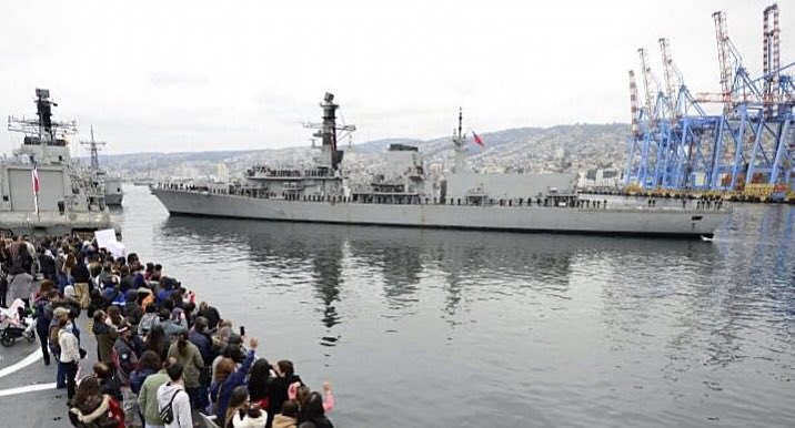 WarshipCam's tweet photo. Chilean Navy Type 23 Duke-class frigate Almirante Lynch (FF-07) (EX-HMS Grafton F80) coming into Valparaiso, Chile - August 30, 2022 #almirantelynch #ff07
@Armada_Chile
* photo posted on Armada de Chile FB page https://t.co/gR2qmphcmP