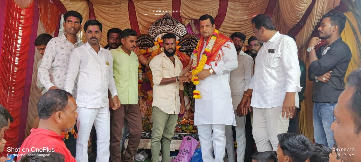 DSP4BJP's tweet photo. ಹುಮನಾಬಾದ ಮತಕ್ಷೇ���್ರದ ಸಿಂದಕೇರ ಗ್ರಾಮದಲ್ಲಿ ಪ್ರತಿಷ್ಠಾಪಿಸಿದ ಶ್ರೀ ಗಣೇಶ  ಐದನೆ ದಿವಸದ ವಿಸರ್ಜನೆ ಕಾರ್ಯಕ್ರಮದಲ್ಲಿ ಪಾಲ್ಗೊಂಡು ಆಶೀರ್ವಾದ ಪಡೆಯಲಾಯಿತು.

#drsiddupatilhumanabad https://t.co/IJ3Q9LvtnO