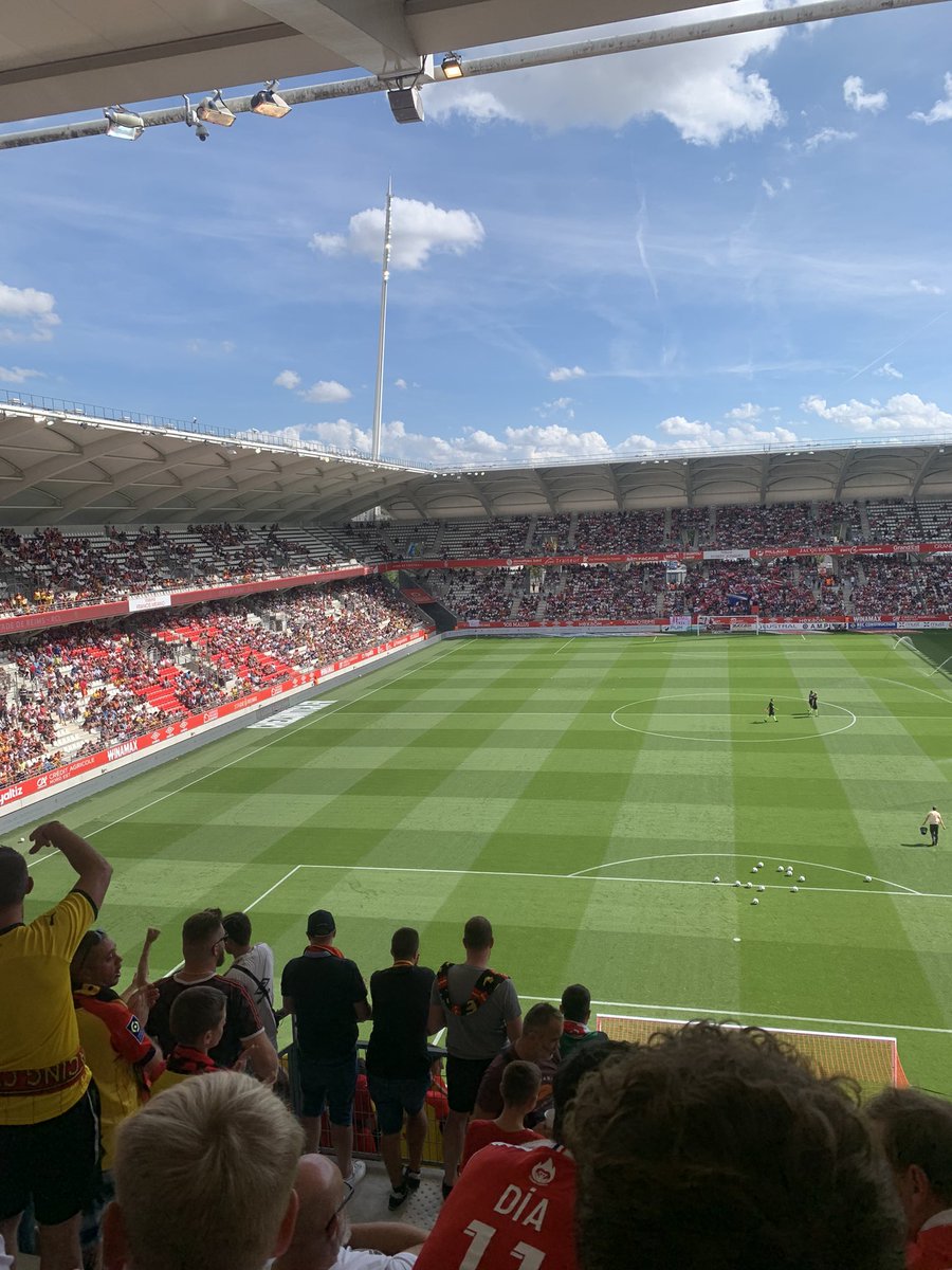 Manon_Mll's tweet photo. 1er déplacement ! Je t’aime mon racing ! ❤️💛 #SDRRCL @RCLens https://t.co/YD5kp2qEUM