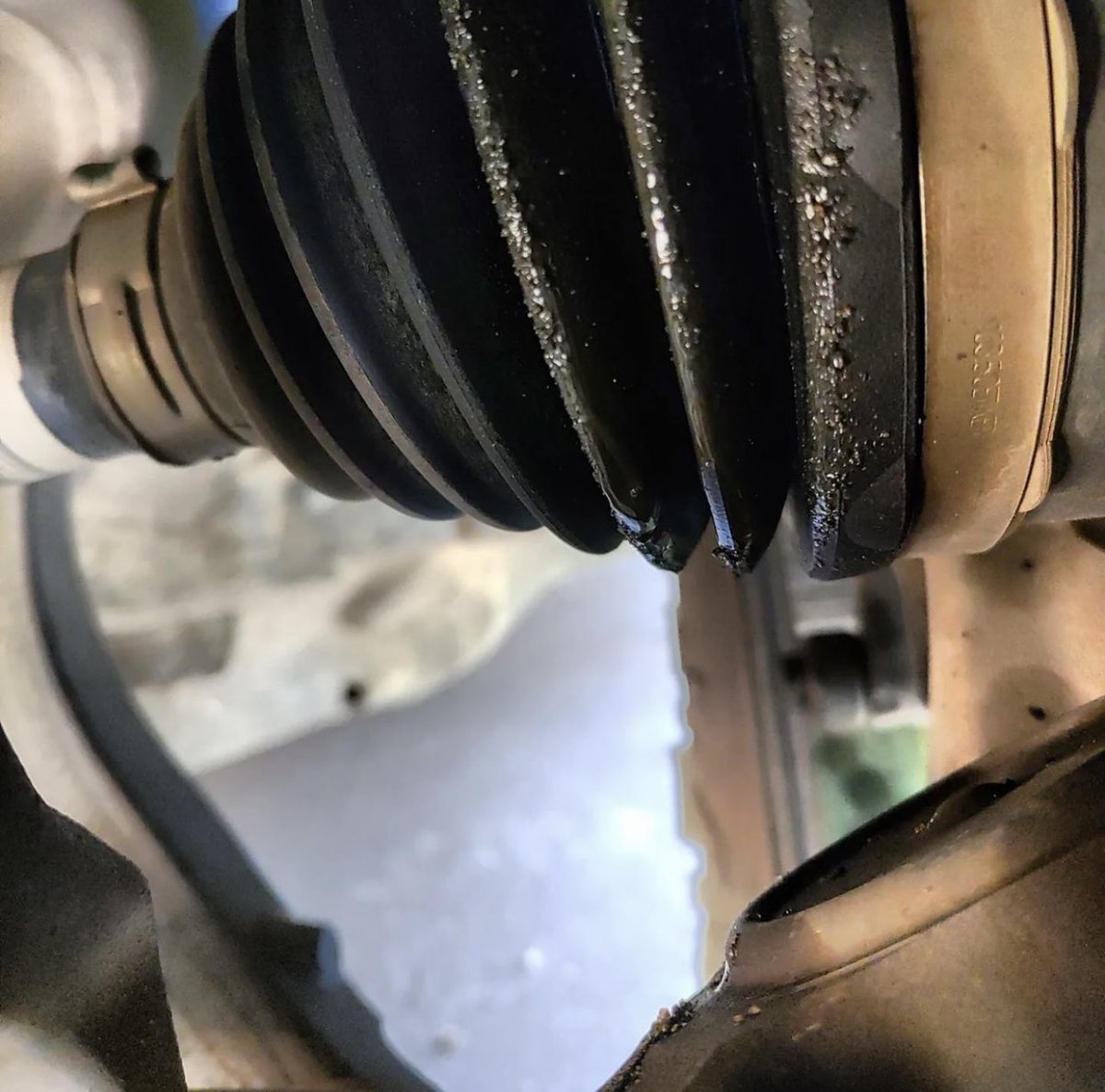 RainWorksAuto's tweet image. Customer on a recent visit to #PointOfService describes time spent with a technician while looking around a customer’s car which had clearly been driven with free spirit. We rarely consider the damage underneath our cars.
