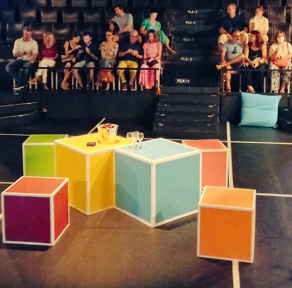 Jessicadelmoral's tweet photo. Ahir vam riure una bona estona al @teatregaudi amb #Kalumba, de @pastanagaverda, dirigida per @yagoalonsot i molt ben interpretada per @Raul_Tortosa, @lauraportapardo @xavimercade i @nuria_florensa. Hi són fins al 18 de setembre! https://t.co/zYc5mKDslw