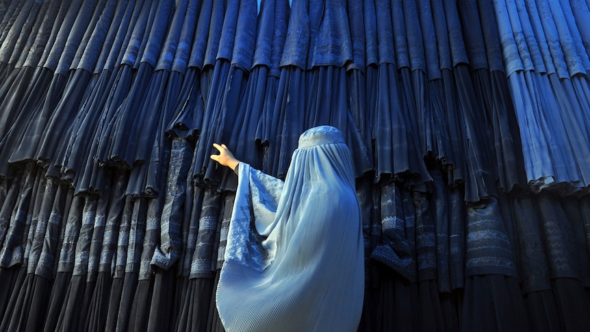 NegarAfgWomen's tweet photo. https://t.co/Lpv8GZ1Xyq 
Les talibans arrêtent une Afghane qui accuse un haut responsable de viol 
"Ce sont peut-être mes derniers mots. Il va me tuer, mais il vaut mieux mourir une fois que d'avoir l'impression de mourir tous les jours", a-t-elle déclaré. https://t.co/BI1EQfVchf