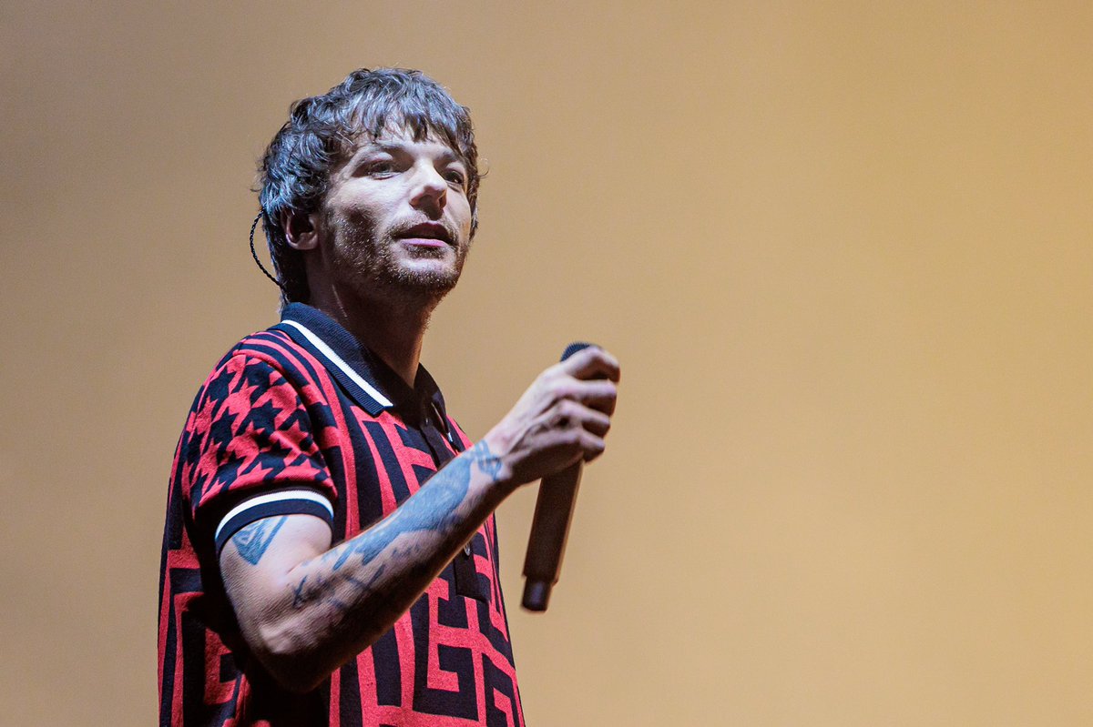 stillovesniall's tweet photo. ma voi riuscite a far venire i brividi a Louis Tomlinson??
Milano ha cantato così forte che lui aveva la pelle d'oca ed era incredulo
L'Italia fa questo effetto✨
#LTWTMilan #LouisTomlinsonMilano https://t.co/0hQNeZLmhI