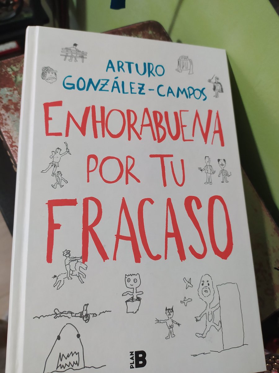 Lo empecé con una sonrisa en los labios y lo he terminado con otra. Por el medio han habido sorpresas geniales, carcajadas y confieso que alguna que otra lagrimilla también.. 
Enhorabuena <a href="/ArturoGCampos/">Arturo González-Campos</a> !! 
Me quedo esperando el siguiente fracaso (yo voto si).