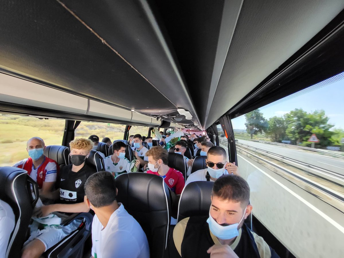 FPElx's tweet photo. ¡En marcha! 🚌🚌🚌🚌 4 autobuses camino a Valencia 💪🏻. A los aficionados desplazados en coches particulares, les pedimos precaución y les deseamos buen viaje. ¡Nos vemos en un ratito! https://t.co/57E9cUM2GM