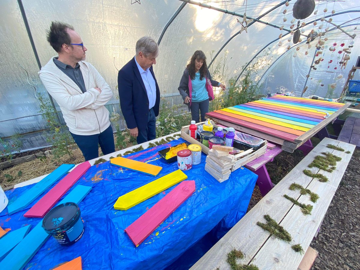 <a href="/GrosdidierMetz/">François GROSDIDIER</a> et les élus municipaux se sont rendus ce matin au chantier solidaire GaSole des Arts et Métiers-ENSAM dans le cadre de l'intégration des primo-arrivants.
Ce week-end solidaire a pour vocation la sensibilisation des étudiants à l'écologie,à l’échange,au partage…