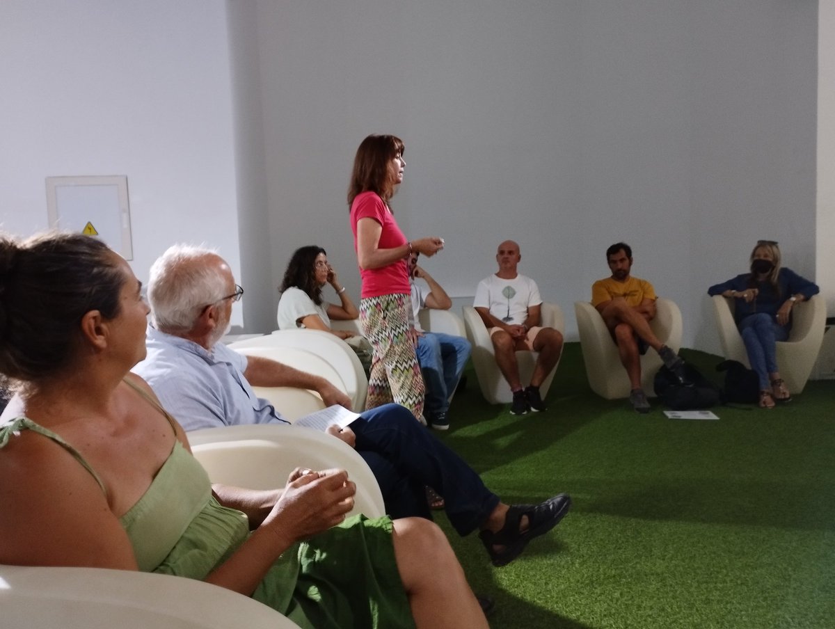 SemillasAragon's tweet photo. Que nuestra formación en la Ecoescuela del IES de Ejea consiga que muchos/as alumnos/as cuando lleguen al huerto estén capacitados y son capaces de enseñar a otros e influir en el entorno dice Ana profesora del centro. @BosqueHabitado @GargalloMiguel @laura_ezquerra #faba2022 https://t.co/bl6LYNllvl