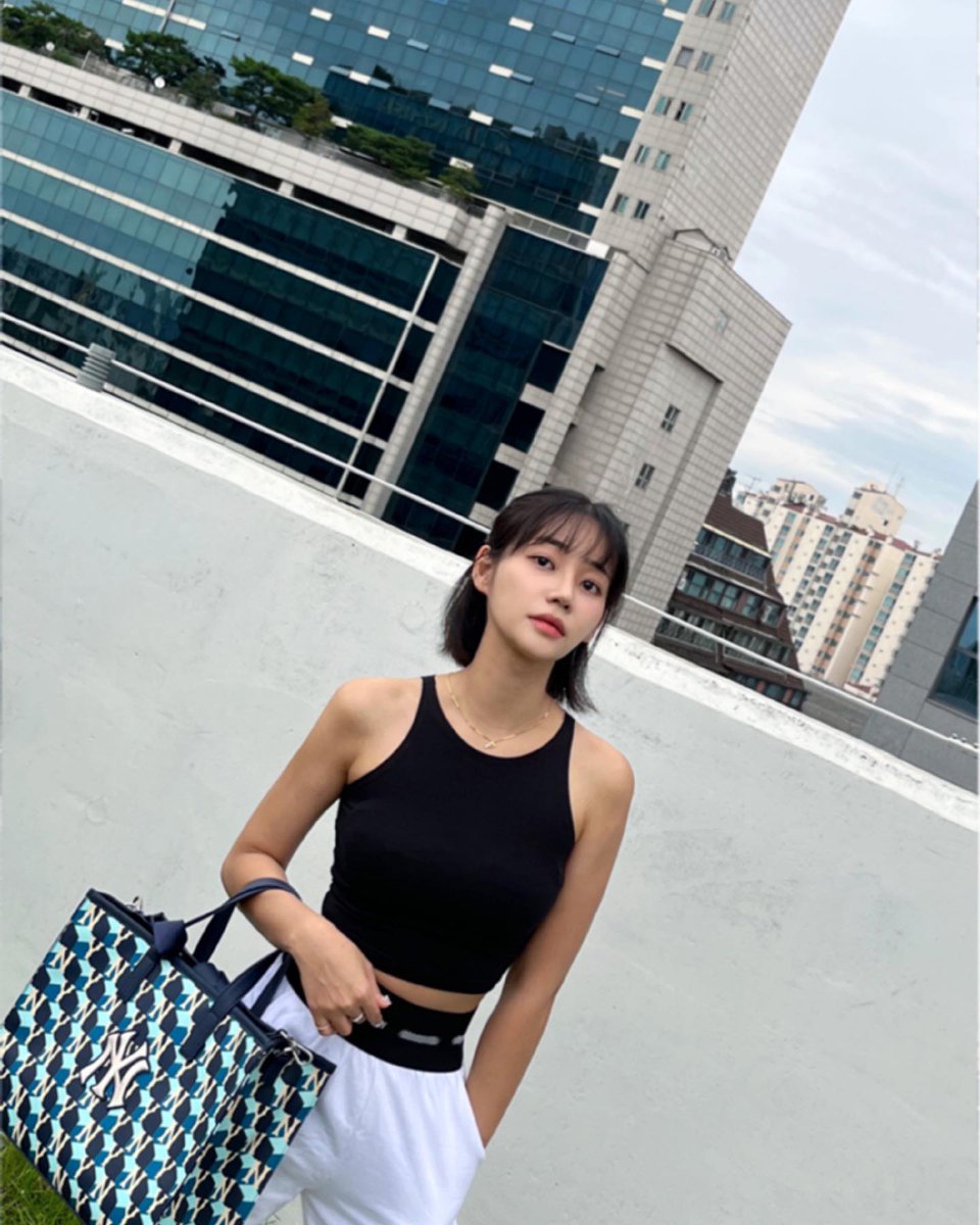 yunanmi's tweet photo. goodbye summer now 💙
https://t.co/MbRtylBL11
#AOA #에이오에이 #Chanmi #aoa찬미 #Yuna #유나 #HyeJeong #aoa혜정 #Seolhyun #aoa설현 #Jimin #신지민 #aoa지민 #Choa #초아 @FNC_ENT @AOA_FANCLUB #likechanmi #SEESO #러블리보이스 #우리집에왜왔니 #헤어지는중 #두번째세계 https://t.co/q2WaEleu9B
