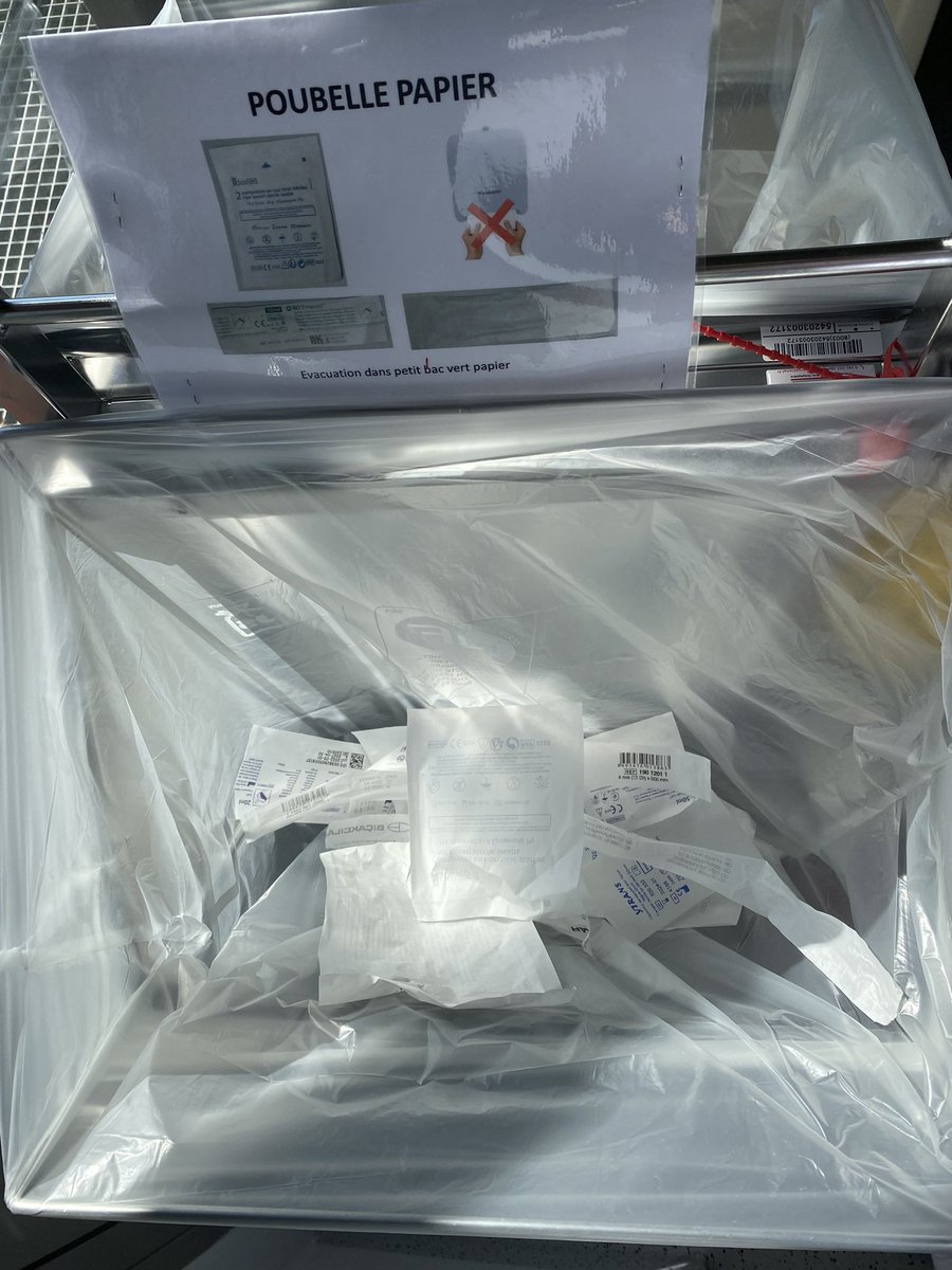 POpARToulouse's tweet photo. 🌿💉🗑La #GreenRea au @POpARToulouse @CHUdeToulouse c’est quoi ? C’est quasi supprimer les #DASRI, c’est organiser des filières de revalorisation du #plastique, du #papier, des #cartons, et se rappeler que LE MEILLEUR DÉCHET C’EST CELUI QUE L’ON NE PRODUIT PAS ! https://t.co/x0xiIx5tLb