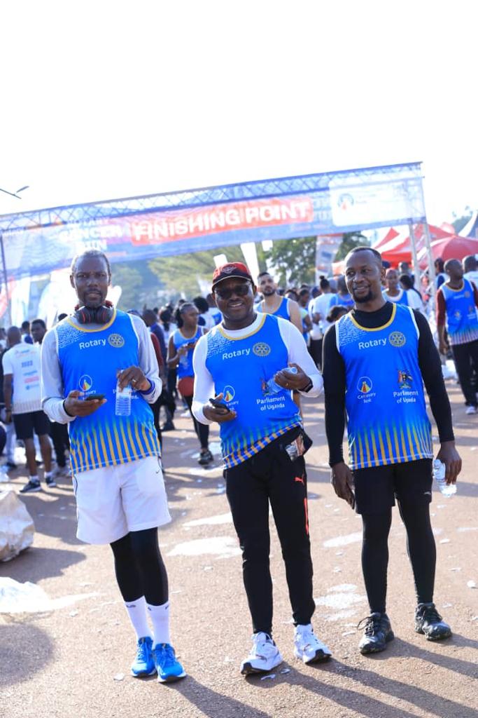 Likkle_Benh's tweet photo. Centenary Bank's MD Fabian Kasi also on the run #rotarycancerrun2022 #TogetherAgain @CentenaryBank https://t.co/ed8pWNgVVD