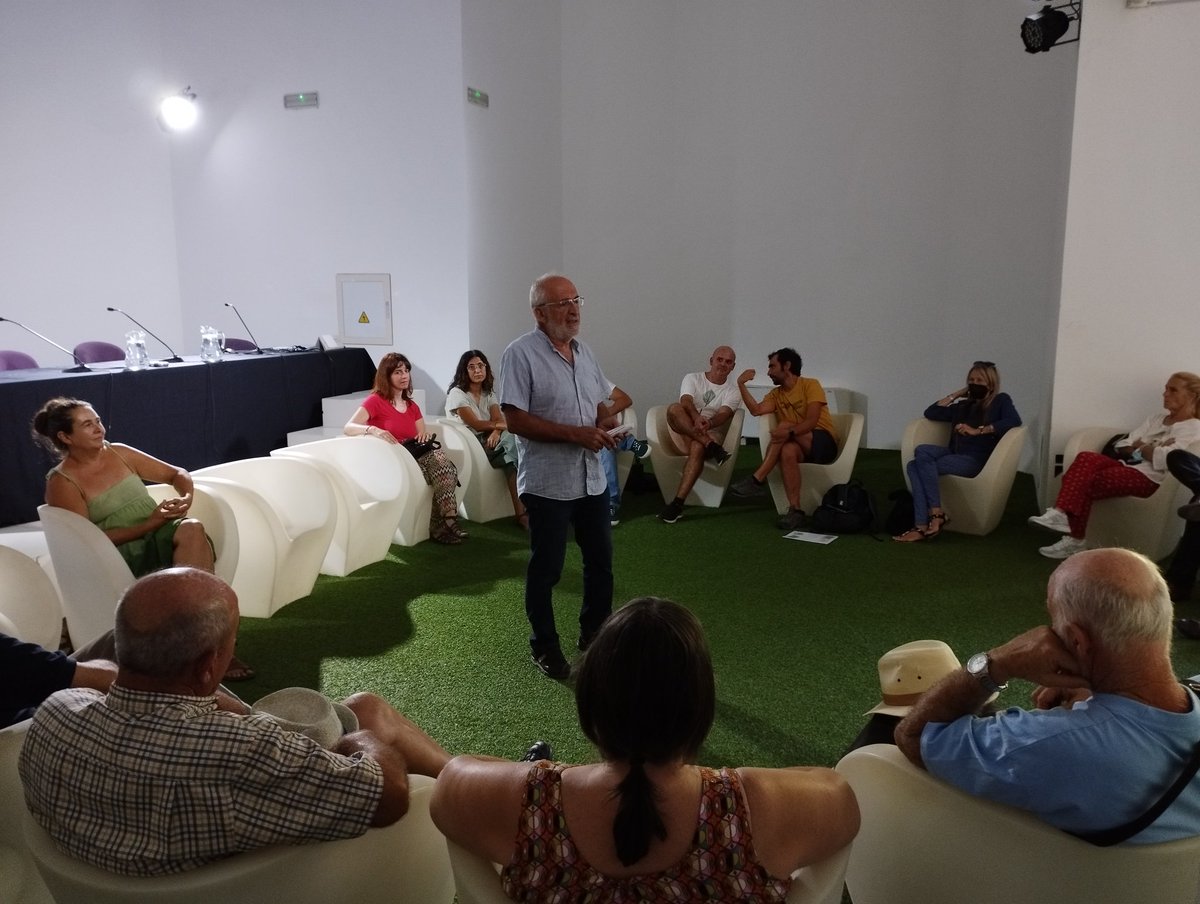 SemillasAragon's tweet photo. Mi huerto es mi lugar de felicidad, mi mildfullness, dice @GargalloMiguel en la tertulia de los ortales en la #faba2022 Mi reto es seguir cultivando mientras pueda y compartir lo que produzco. @sevegodina @BosqueHabitado @laura_ezquerra #DudaDeTuConsumoRadio3 https://t.co/ZbetQ9MOLp