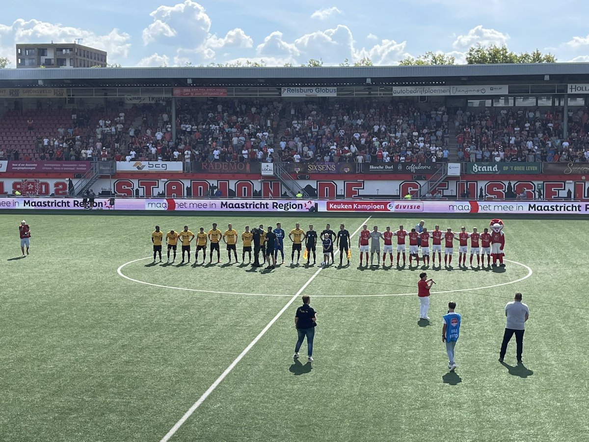 EigenwijzeTine's tweet photo. Daar gaan we ππ€β come on JC #forzaRJC #RodaJCKerkrade #derby #mvvROD #nulviervijf https://t.co/7cuUzGVk5E