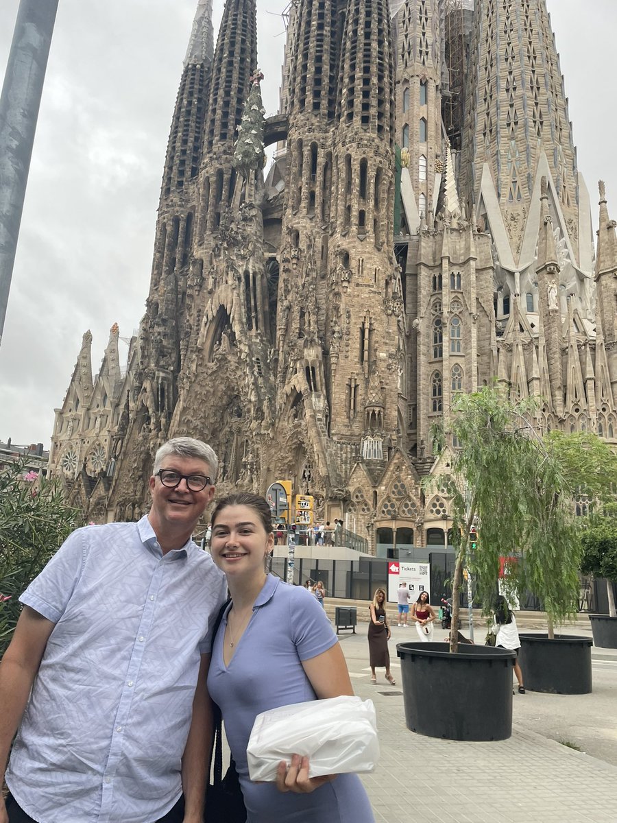 Robert_Dunford's tweet photo. Visiting Barcelona with my fam #LaSagradaFamilia https://t.co/BeWirezcNg