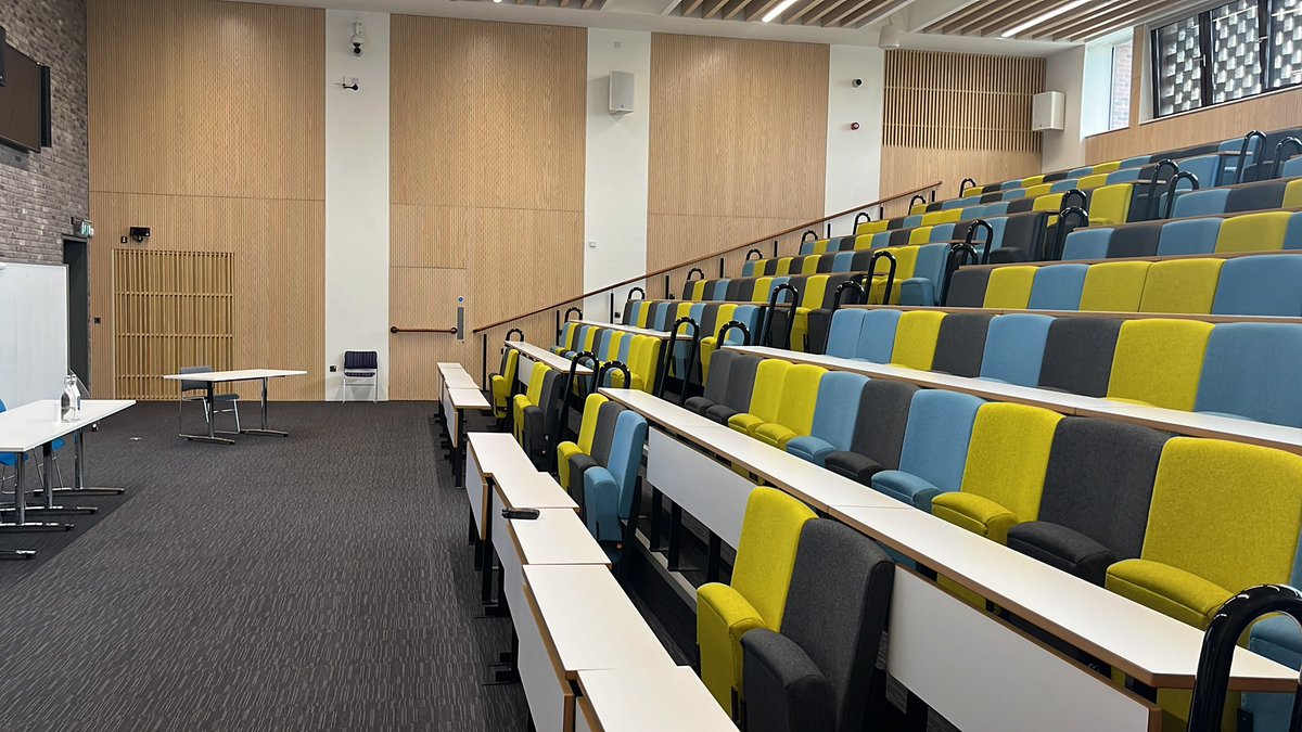 simbellsim's tweet image. Looks like a real lecture theatre for me to play with this afternoon #gulp @ccringing