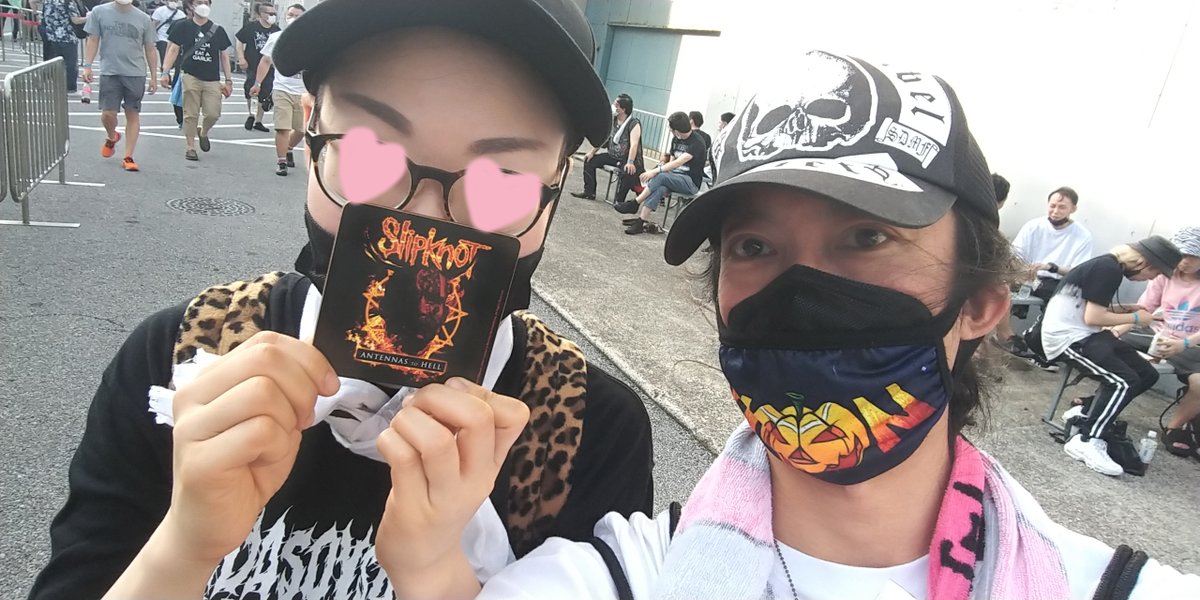 METALISFOREVER's tweet photo. 最後はダウンロードフェス、お客様とのツーショットを!
ちゃんと掲載許可はいただいております🤘
ホント楽しかったですね~!
#DLJ22
#DownloadJapan
#DownloadJapan2022 https://t.co/IgEFFbnPEr