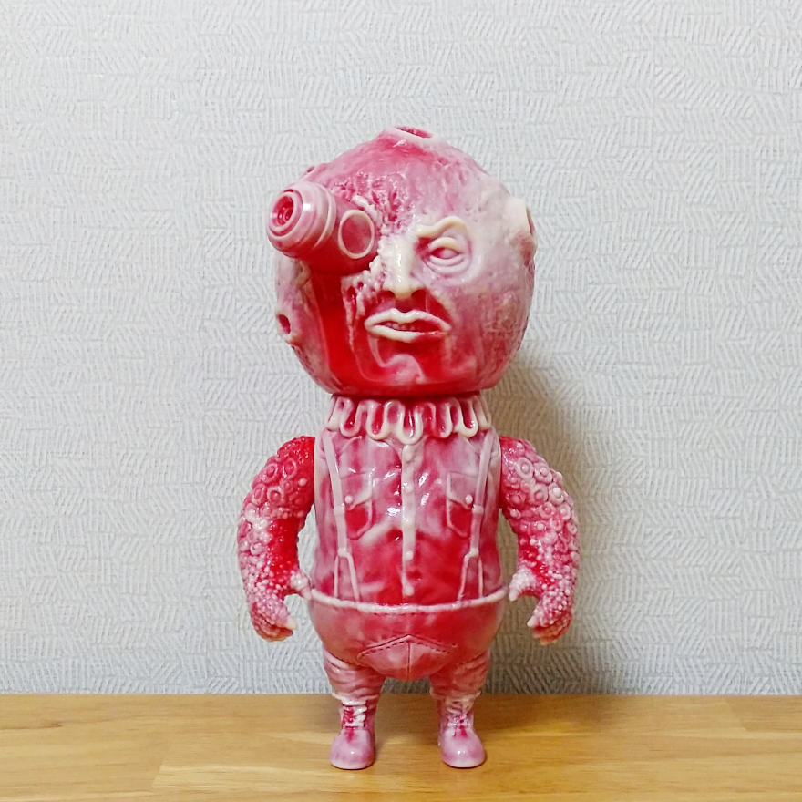 SofuBronze's tweet photo. 再入荷を待っていた肉Moonmanをついに購入!!🌕
マーブルソフビの特性上、個体ごとに不規則なパターンが存在する面白さがありますが、私のmoonmanはにらんでいるような瞳がありますね😆😆😆

@moucoyama 
#ソフビ https://t.co/BACcbqmdT0