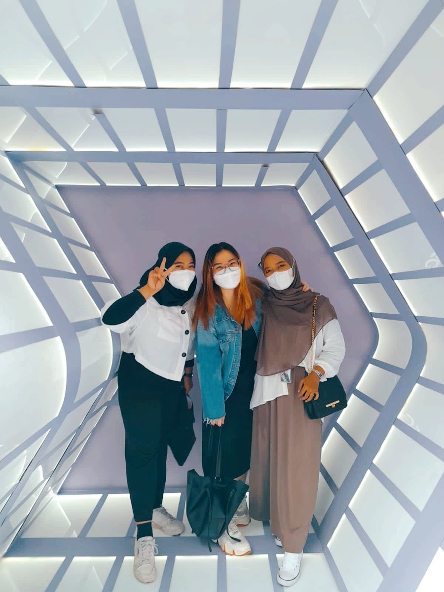 hiyeppeuda_uri's tweet photo. Ayangnya Hoseok nihπ€£ππ
@fitrianiii23 @thekissthief
#DoGreaterThanNow #GalaxyS22 #EpicBora #NewRulesNewColor https://t.co/CyfvLmUDW9