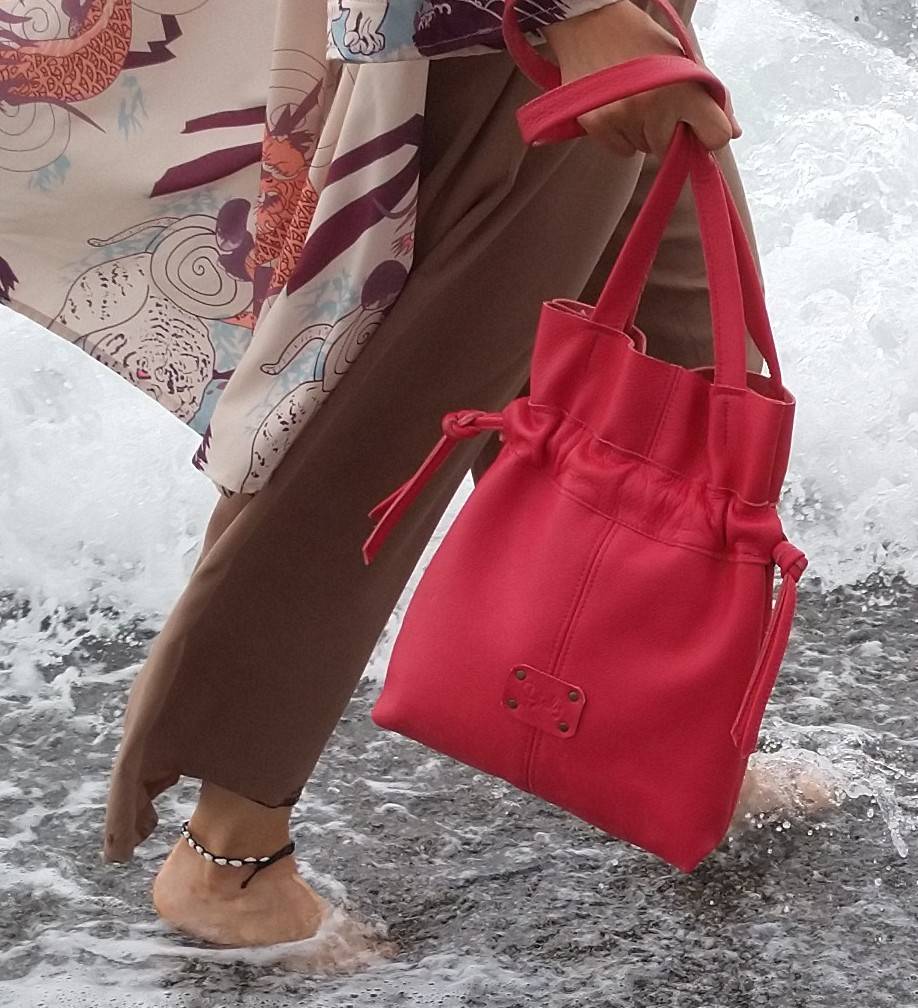 bolsospiely's tweet photo. Piel flor en tono fucsia...
Bolso Shopper, y ... El mar en todo su esplendor.
Se puede ser más feliz ?? 
Disponible
Reservas 647911077 ely
#bolsospiely
#Albolote
#playaGranada
#fucsia
#tupiel
#bolsosbonitos https://t.co/h6wZc4WqIY