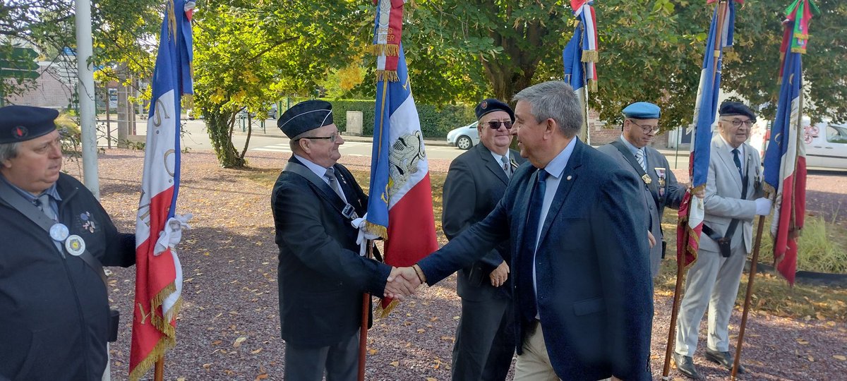 AireNouvelle1's tweet photo. LIBERATION !
Présence ce matin d' #AireNouvelle, avec #DidierRys  accompagné de #VeroniqueCrowyn  et de #FredericDubuisson,  au Monument aux Morts pour  la cérémonie du 78° anniversaire de la Libération d'#AiresurlaLys ! https://t.co/OMXU8bHwEN