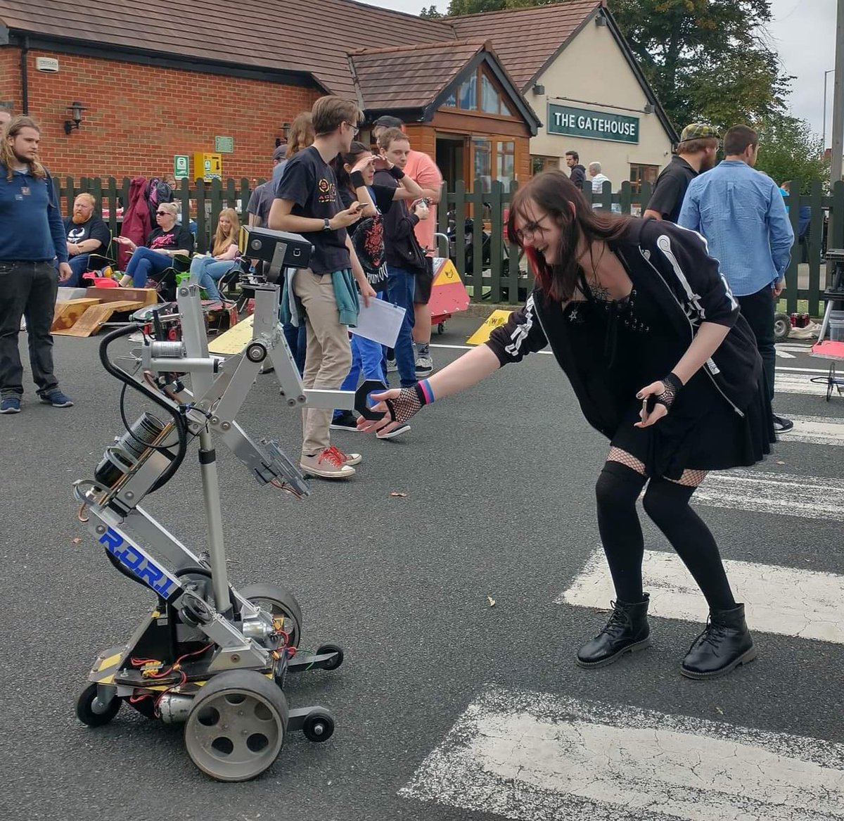 Anarchy_Fox's tweet photo. Had a short, but great day at RoboNerd yesterday! Got to see cool robots, apparently come 2nd in the Pinball Warrior with Tammy, and shake hands (and get blasted by) with @CaleyCreations lovely R.O.R.I

My only regret is jot taking more pictures with cool people 😓 https://t.co/mAy3XrY6GB