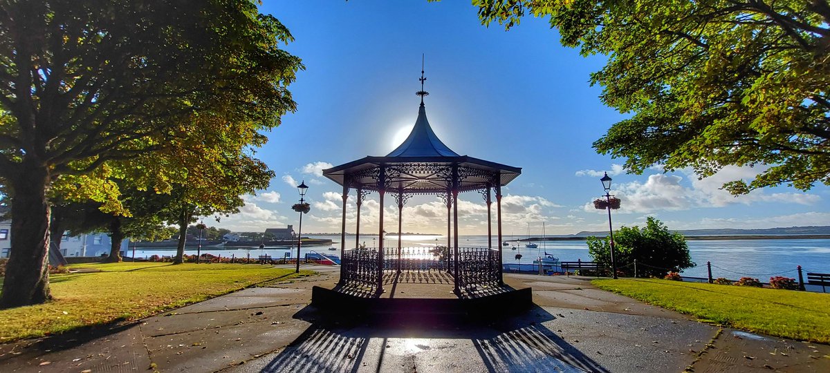 "Sunshine after the rain" at Dungarvan Town Park, Co Waterford. <a href="/deric_tv/">Deric</a> <a href="/barrabest/">Barra Best</a> <a href="/DungarvanTIO/">Dungarvan Tourism</a> <a href="/TourismIreland/">Tourism Ireland</a> <a href="/DiscoverIreland/">Discover Ireland</a> <a href="/discoverirl/">Discover Ireland</a> <a href="/ancienteastIRL/">Ireland's Ancient East</a> <a href="/AimsirTG4/">Aimsir TG4 💚</a> <a href="/VisitWaterford/">Visit Waterford</a> <a href="/DvanChamber/">Dungarvan Chamber</a> <a href="/WaterfordPocket/">Waterford In Your Pocket</a> <a href="/WaterfordCounci/">Waterford City & County Council</a> <a href="/waterfordmuseum/">Waterford History News</a> <a href="/welovewaterford/">We💙Waterford 🏄🏻‍♂️</a> <a href="/wlrfm/">WLR</a>